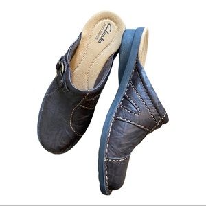 CLARKS BENDABLES Brown LEATHER SLIP ON WEDGE HEEL MULES SHOES WOMENS SZ 8.5.